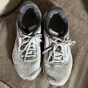 Brooks sneakers